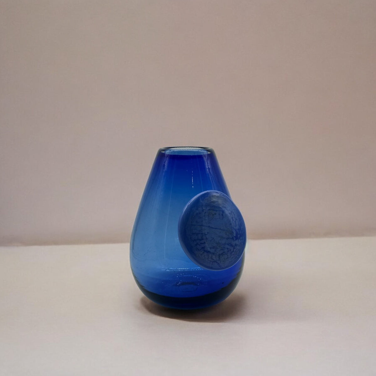 Cahuil Vase by Diego Olivero Studio